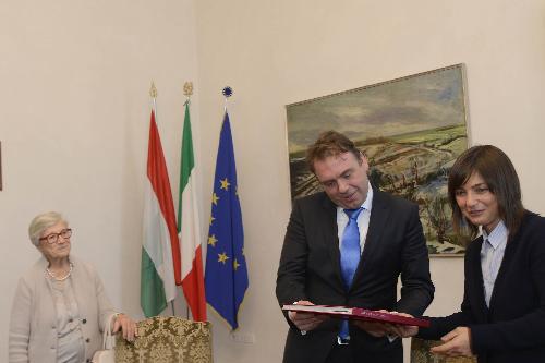 Debora Serracchiani (Presidente Regione Friuli Venezia Giulia) incontra Ádám Zoltán Kovács (Ambasciatore Ungheria in Italia) e Anna Illy (Console onorario Ungheria a Trieste) - Trieste 30/10/2017